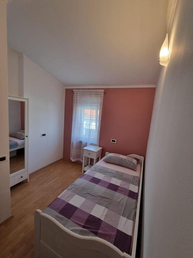 Apartments Jann Krk Town Buitenkant foto