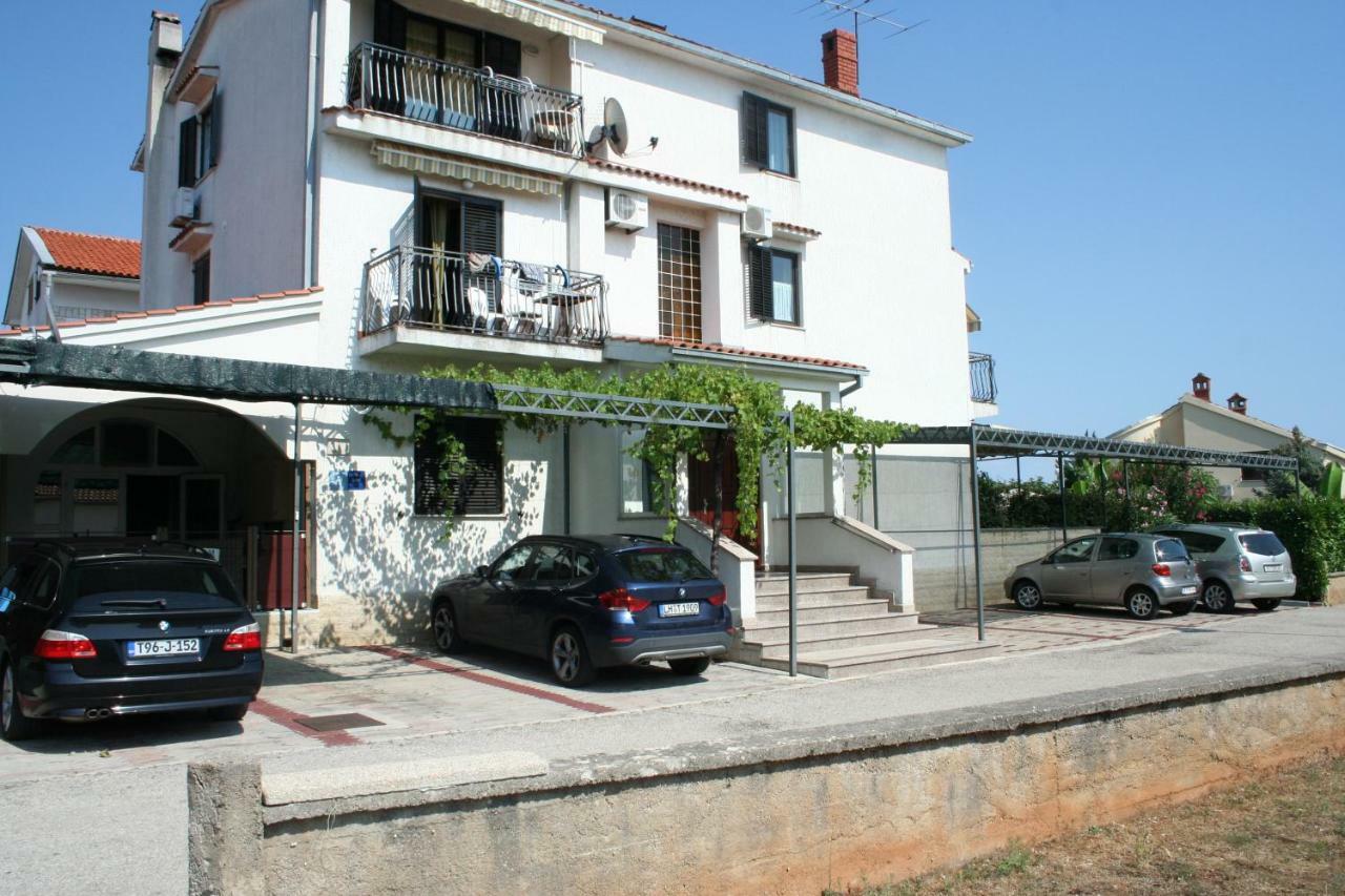Apartments Jann Krk Town Buitenkant foto